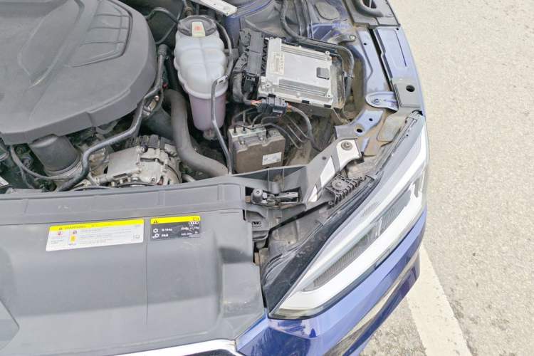Used Audi A5 2019 Sportback 40 TFSI Fashion Model Engine Bay Left