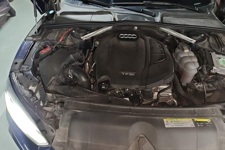 Used Audi A5 2019 Sportback 40 TFSI Fashion Model Engine Bay Right