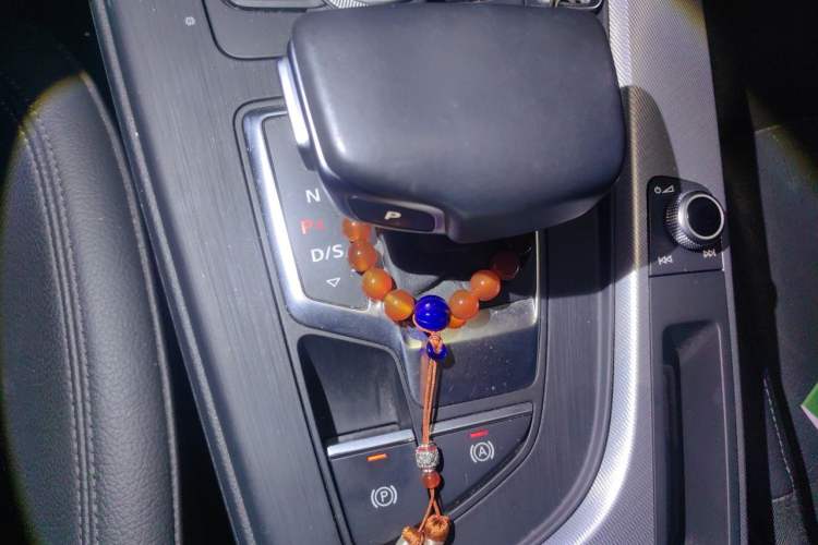 Used Audi A5 2019 Sportback 40 TFSI Fashion Model Gear Lever