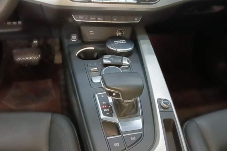 Used Audi A5 2019 Sportback 40 TFSI Fashion Model Gear Lever