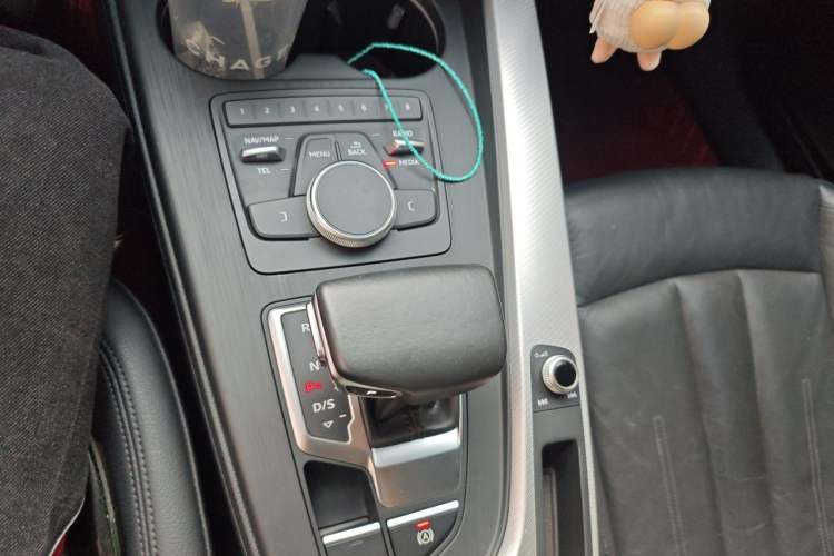 Used Audi A5 2019 Sportback 40 TFSI Fashion Model Gear Lever