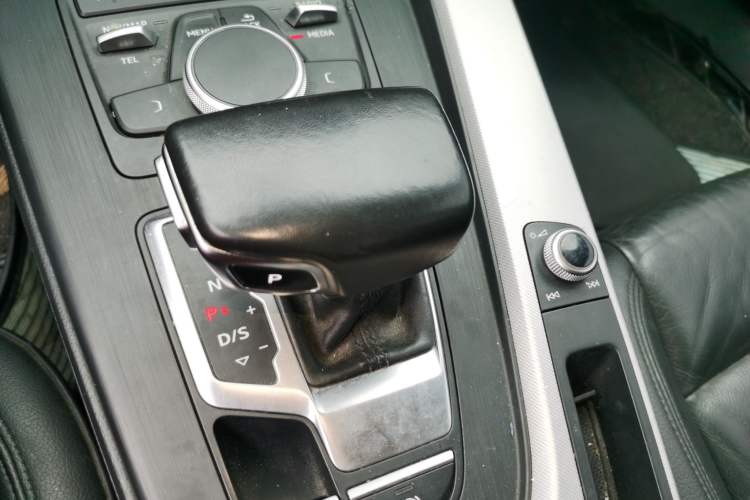Used Audi A5 2019 Sportback 40 TFSI Fashion Model Gear Lever