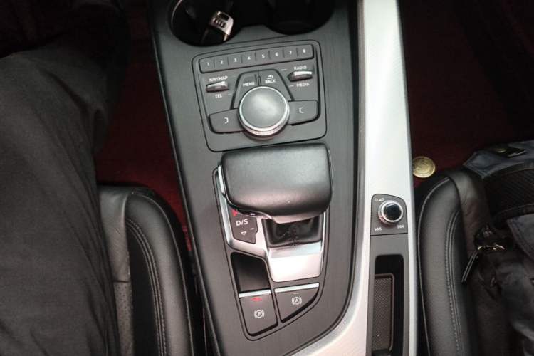 Used Audi A5 2019 Sportback 40 TFSI Fashion Model Gear Lever