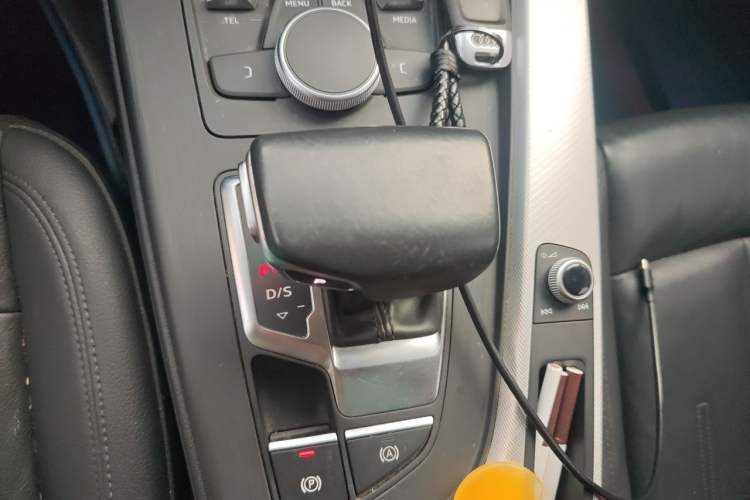 Used Audi A5 2019 Sportback 40 TFSI Fashion Model Gear Lever
