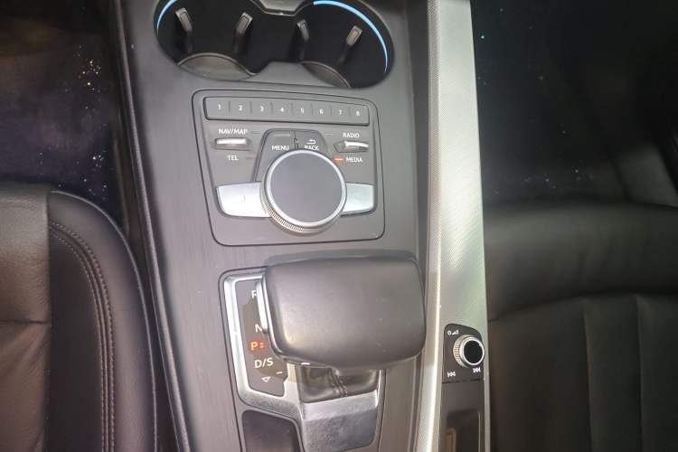 Used Audi A5 2019 Sportback 40 TFSI Fashion Model Gear Lever
