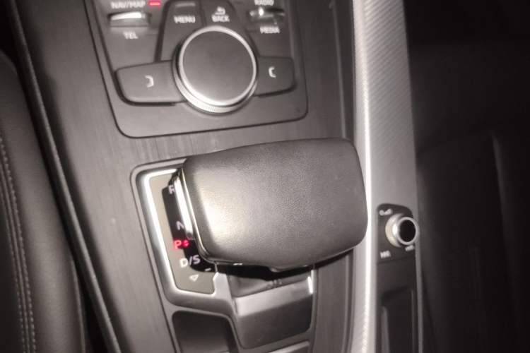 Used Audi A5 2019 Sportback 40 TFSI Fashion Model Gear Lever