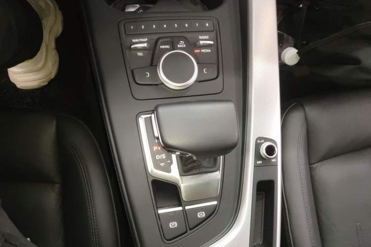 Used Audi A5 2019 Sportback 40 TFSI Fashion Model Gear Lever
