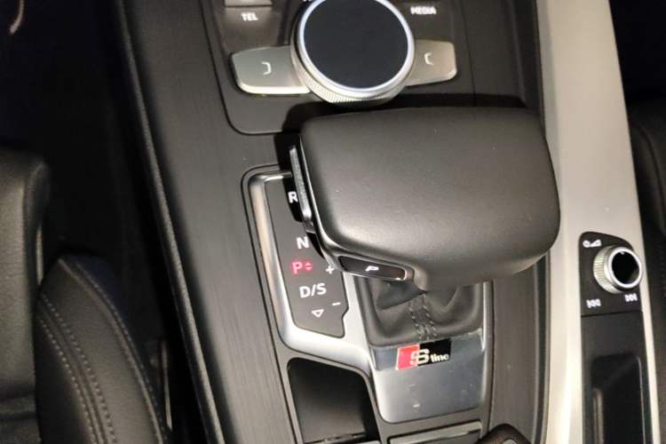 Used Audi A5 2019 Sportback 45 TFSI quattro Sport Model Gear Lever