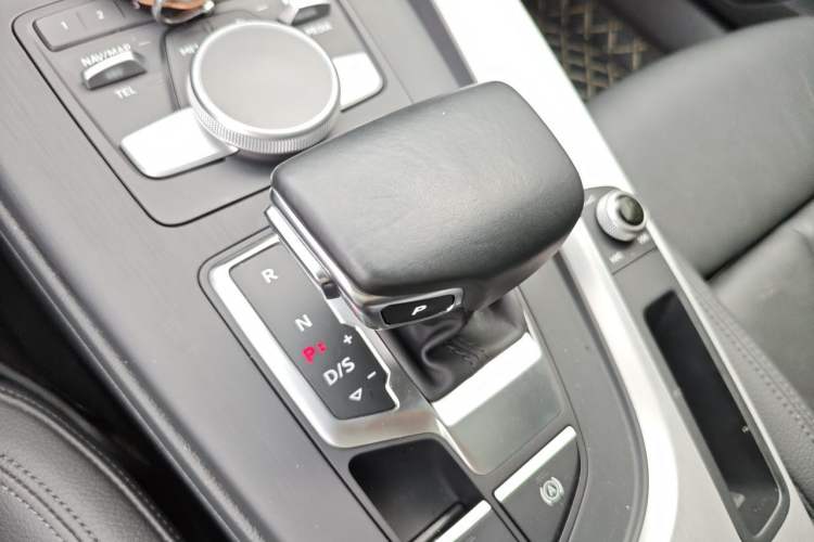 Used Audi A5 2019 Sportback 45 TFSI quattro Sport Model Gear Lever