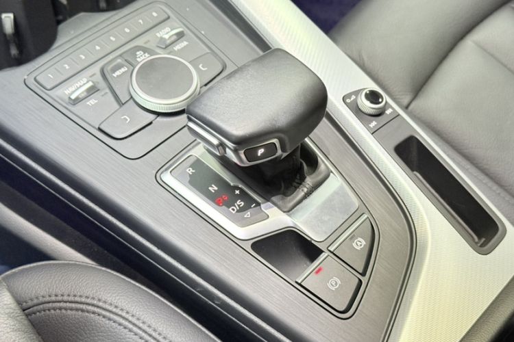 Used Audi A5 2019 Sportback 40 TFSI Fashion Model Gear Lever