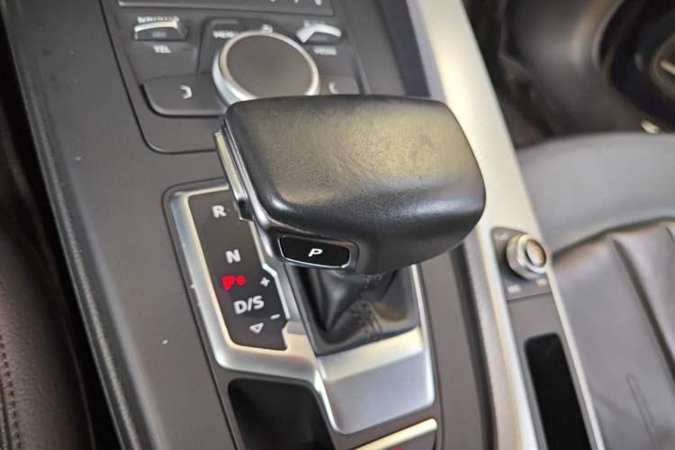 Used Audi A5 2019 Sportback 40 TFSI Fashion Model Gear Lever