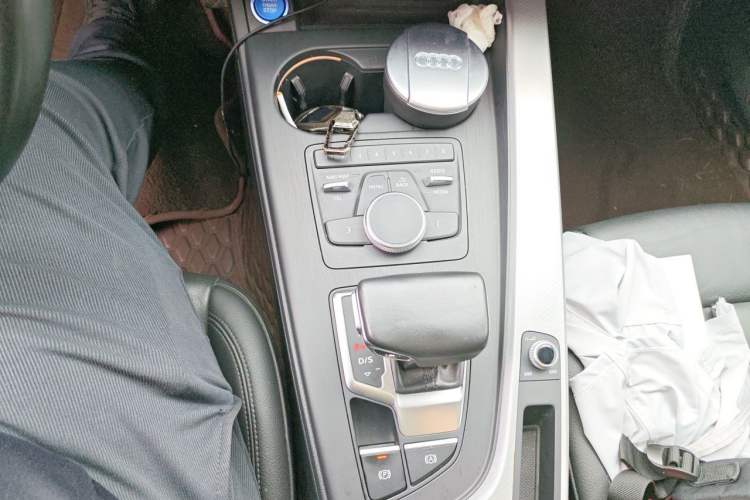 Used Audi A5 2019 Sportback 40 TFSI Fashion Model Gear Lever