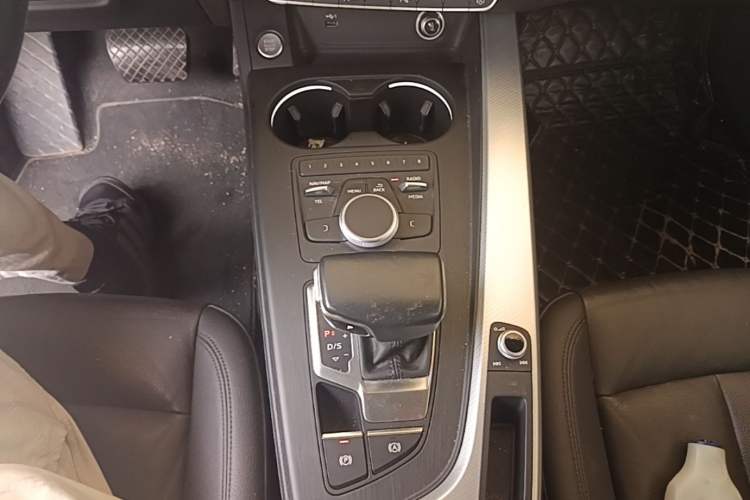 Used Audi A5 2019 Sportback 40 TFSI Fashion Model Gear Lever