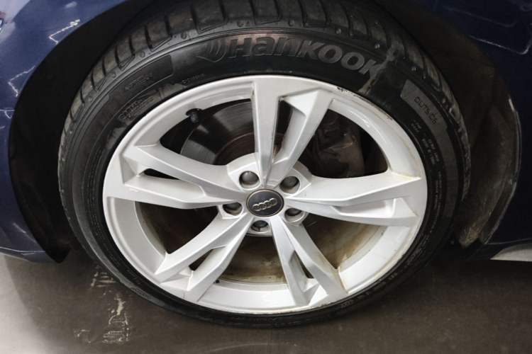 Used Audi A5 2019 Sportback 40 TFSI Fashion Model Left Front Wheel Hub