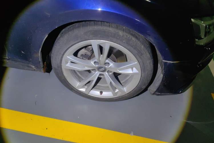 Used Audi A5 2019 Sportback 40 TFSI Fashion Model Right Front Wheel Hub