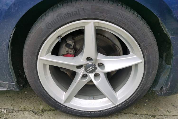 Used Audi A5 2019 Sportback 40 TFSI Fashion Model Right Front Wheel Hub