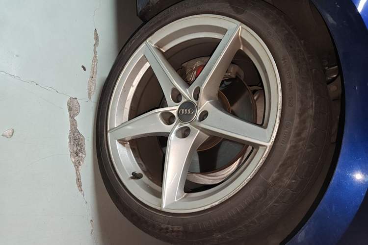 Used Audi A5 2019 Sportback 40 TFSI Fashion Model Right Front Wheel Hub