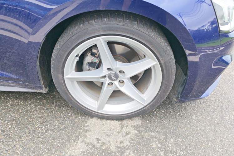 Used Audi A5 2019 Sportback 40 TFSI Fashion Model Right Front Wheel Hub