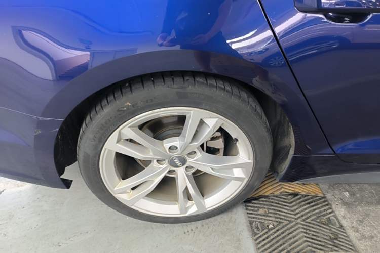 Used Audi A5 2019 Sportback 40 TFSI Fashion Model Right Rear Wheel Hub