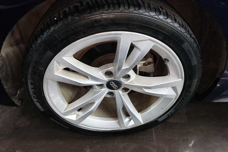 Used Audi A5 2019 Sportback 40 TFSI Fashion Model Right Rear Wheel Hub