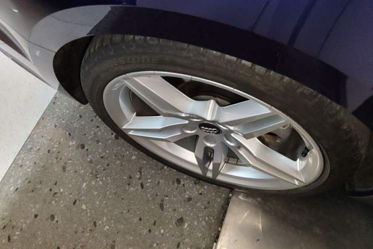 Used Audi A5 2019 Sportback 45 TFSI quattro Sport Model Right Rear Wheel Hub