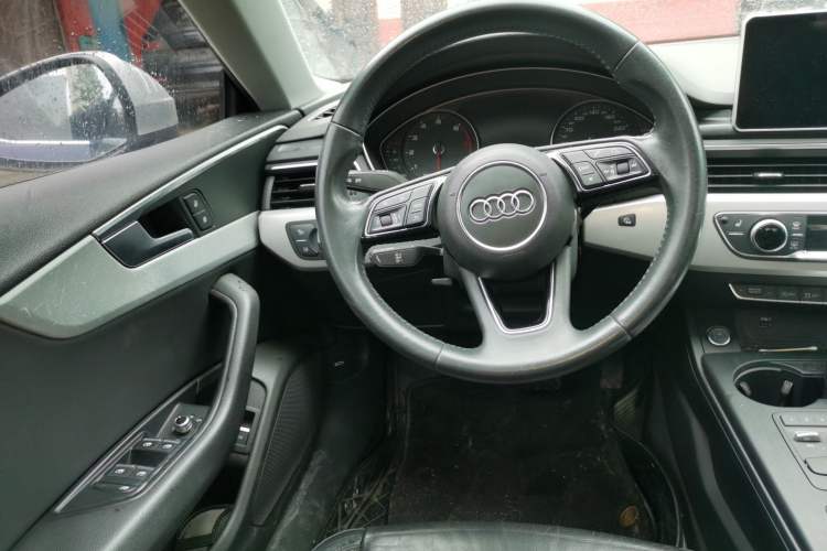 Used Audi A5 2019 Sportback 40 TFSI Fashion Model Steering Wheel