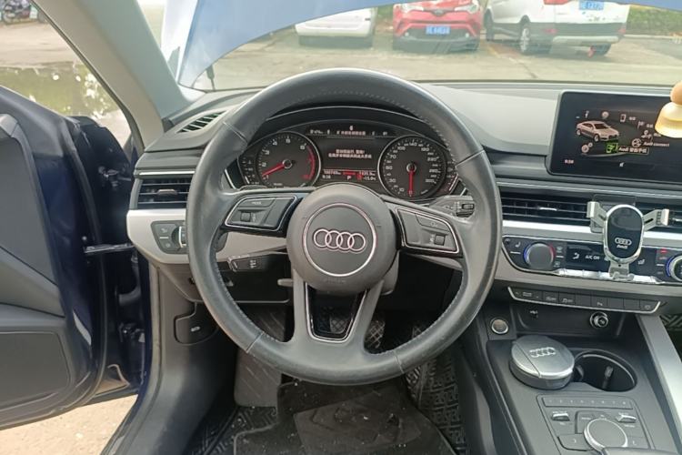 Used Audi A5 2019 Sportback 40 TFSI Fashion Model Steering Wheel