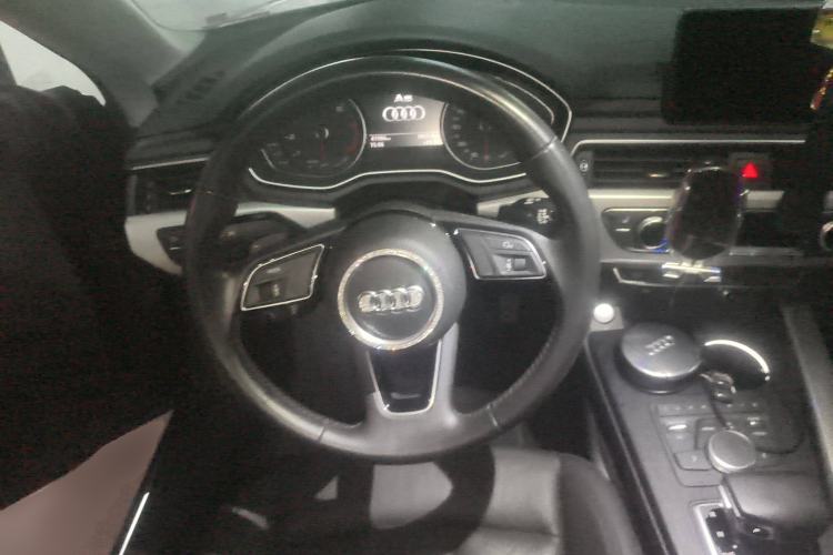 Used Audi A5 2019 Coupe 40 TFSI Fashion Edition China V Emission Standard Steering Wheel