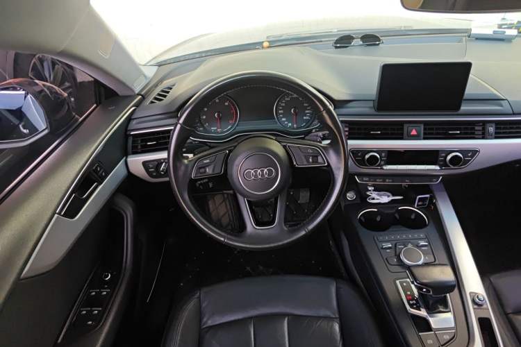 Used Audi A5 2019 Sportback 40 TFSI Fashion Model Steering Wheel
