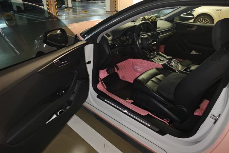 Used Audi A5 2019 Coupe 40 TFSI Fashion Edition China V Emission Standard Driver Seat