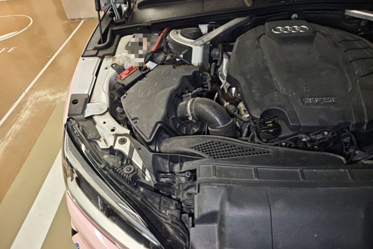 Used Audi A5 2019 Coupe 40 TFSI Fashion Edition China V Emission Standard Engine Bay Right