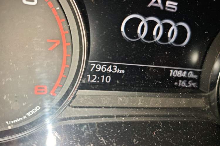 Used Audi A5 2019 Coupe 40 TFSI Fashion Edition China V Emission Standard Odometer Close Up