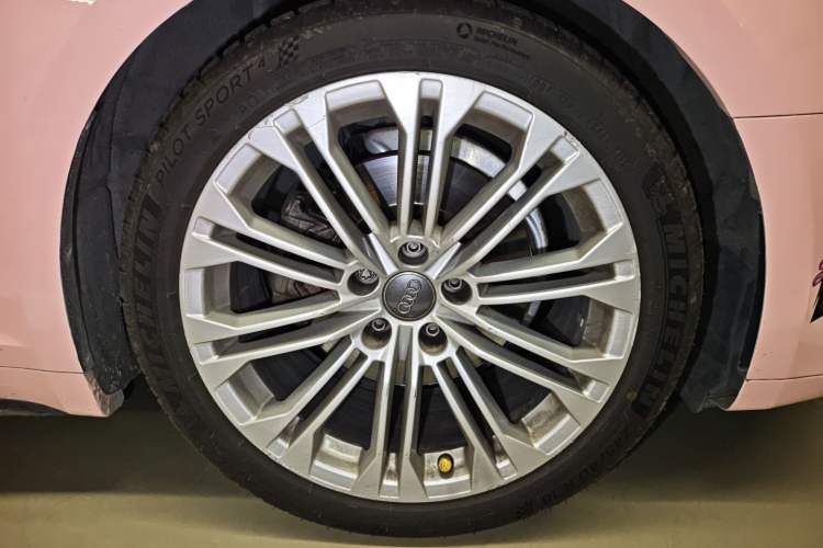Used Audi A5 2019 Coupe 40 TFSI Fashion Edition China V Emission Standard Right Front Wheel Hub