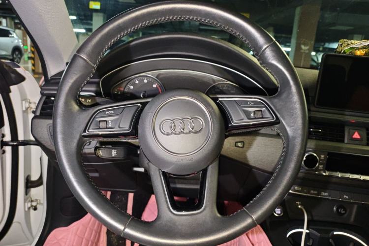 Used Audi A5 2019 Coupe 40 TFSI Fashion Edition China V Emission Standard Steering Wheel