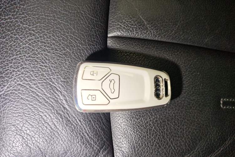 Used Audi A5 2019 Coupe 40 TFSI Fashion Edition China V Emission Standard Vehicle Key