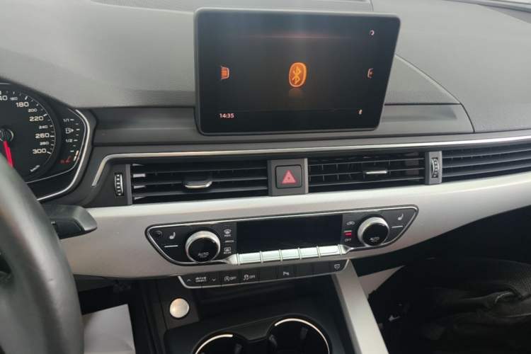 Used Audi A5 2019 Sportback 40 TFSI Fashion Model Audio And AC Panel