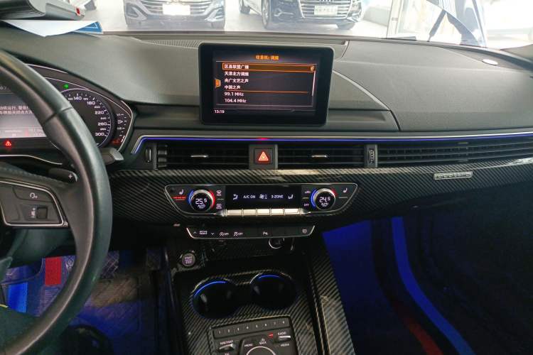 Used Audi A5 2019 Coupe 40 TFSI Fashion Edition China V Emission Standard Audio And AC Panel