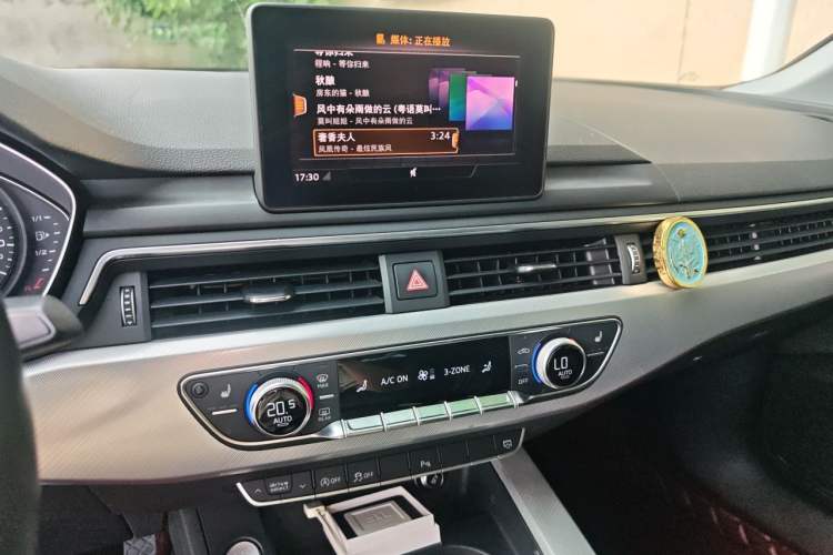 Used Audi A5 2019 Sportback 40 TFSI Fashion Model Audio And AC Panel