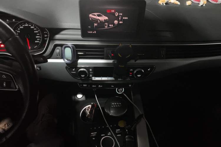 Used Audi A5 2019 Sportback 40 TFSI Fashion Model Audio And AC Panel