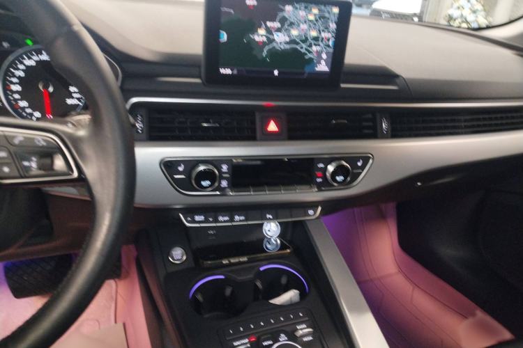 Used Audi A5 2019 Coupe 40 TFSI Fashion Edition China V Emission Standard Audio And AC Panel