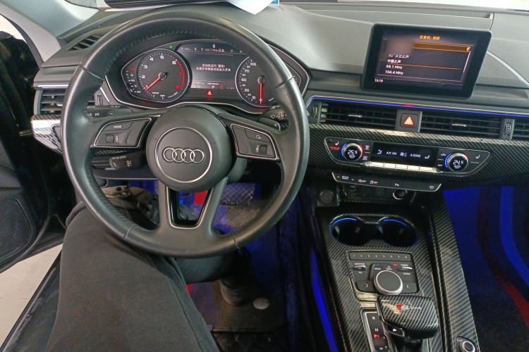 Used Audi A5 2019 Coupe 40 TFSI Fashion Edition China V Emission Standard Center Console