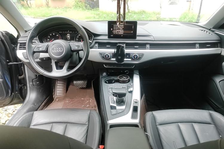 Used Audi A5 2019 Sportback 40 TFSI Fashion Model Center Console
