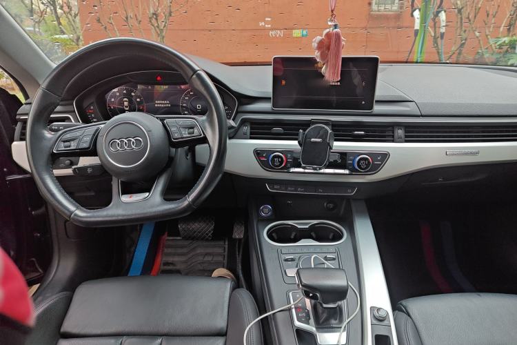 Used Audi A5 2019 Sportback 45 TFSI quattro Sport Model Center Console