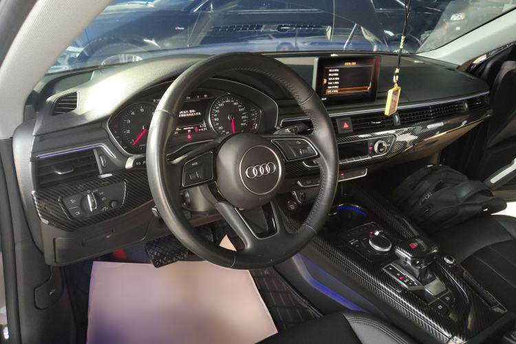 Used Audi A5 2019 Coupe 40 TFSI Fashion Edition China V Emission Standard Center Console