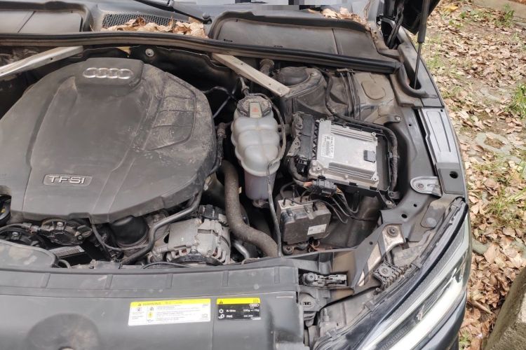 Used Audi A5 2019 Sportback 40 TFSI Fashion Model Engine Bay Left