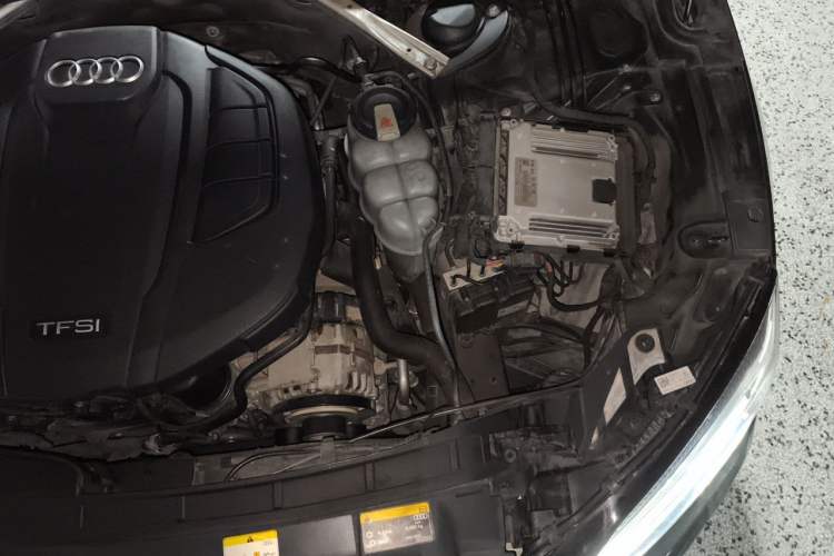 Used Audi A5 2019 Sportback 40 TFSI Fashion Model Engine Bay Left