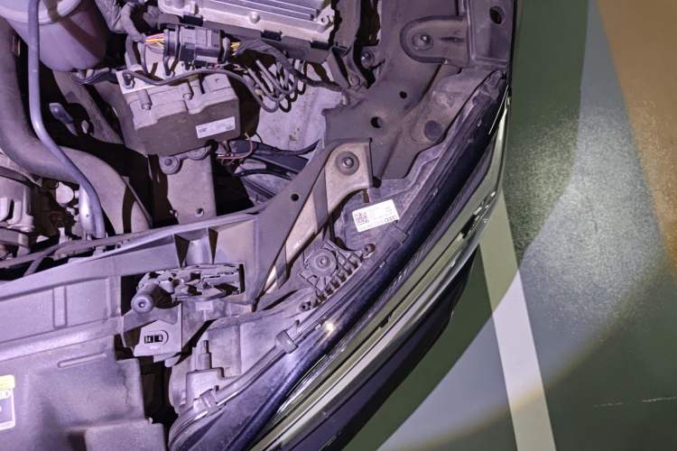 Used Audi A5 2019 Sportback 40 TFSI Fashion Model Engine Bay Left