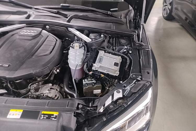 Used Audi A5 2019 Sportback 40 TFSI Fashion Model Engine Bay Left
