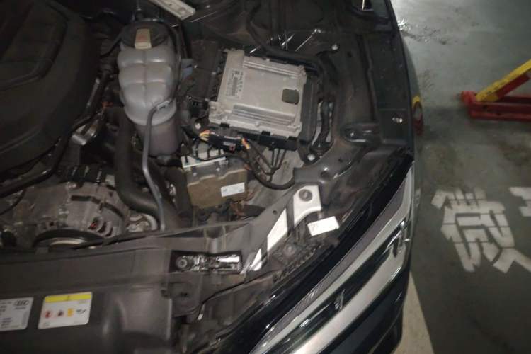 Used Audi A5 2019 Sportback 40 TFSI Fashion Model Engine Bay Left