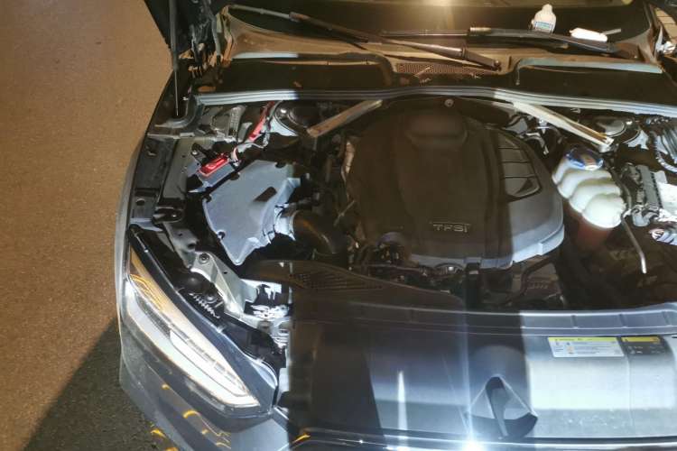 Used Audi A5 2019 Coupe 40 TFSI Fashion Edition China V Emission Standard Engine Bay Right